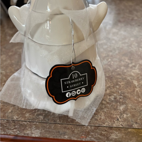 Cute Ghost stackable set of measuring cups by 10 Strawberry St - Picture 4 of 6